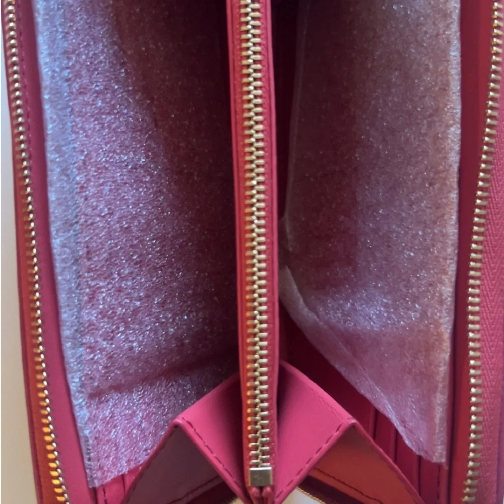 Burberry Tan and Brown Checkered Wallet - Picture 2 of 5